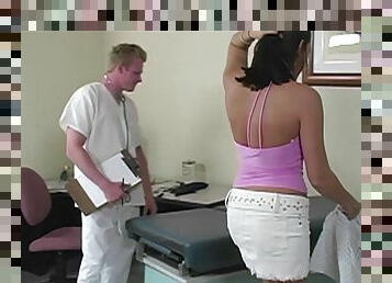 Amateur Babe Gets Nailed And Jizzed By Her Horny Doctor