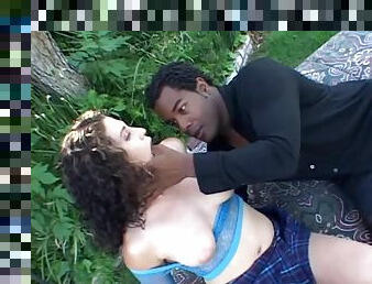 Bitch gets fucked outdoors by hung black dude
