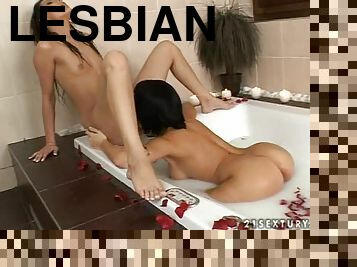 Cleopatra style girl gets her pussy licked by other girl in a bathtub