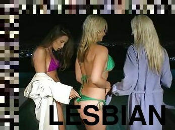 Night Lesbian Action In The Pool