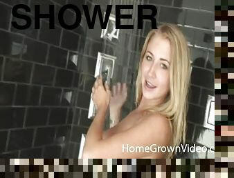 Morning head in the shower makes him cum on that pretty face