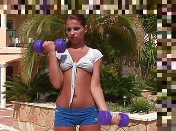 Solo hottie Angel Rivas works out and masturbates in outdoors
