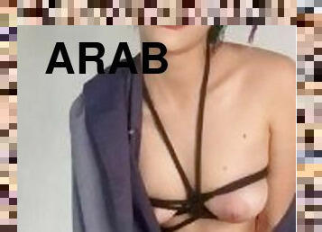 Une ado arabe se flagelle les seins