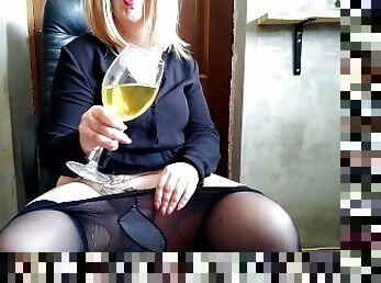 Russian milf with gorgeous legs and big belly pissing in a wine glass