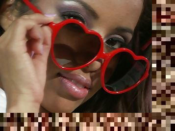 Lupe Fuentes gives a blowjob and gets cum on her sunglasses