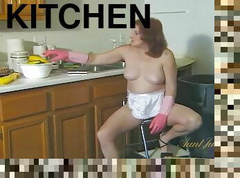 Kitchen utensils up her hairy mature cunt