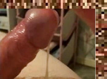 Filling up a pussy fleshlight