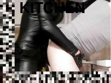 strapon, dubur, bdsm, hamba, perempuan-murah-slut, dapur, dominasi, femdom