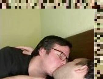 2 dudes kissing in bed. !