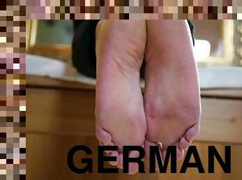 ألمانية, رقيق, أقدام, القذرة, هيمنة, المرأة-مهيمنة