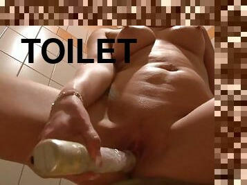Hot babe marturbating in the toilet (HOT MOMENTS FOR MYSELF_04)
