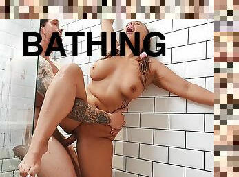 Shower Pranking Sex Video With Beth Bennett - Brazzers