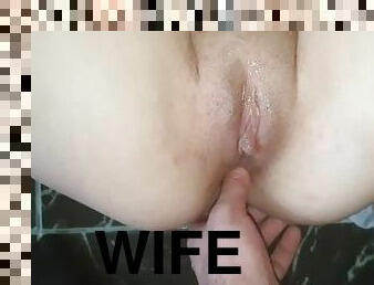 Making my wife cum as hard as she can !