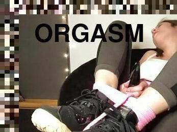 orgasmi, urheilu, teini, bdsm, pikkuhousut, fetissi, soolo, sidonta, rintaliivit, treenit