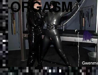 orgamus, lesben, spielzeug, sadomasochismus, fetisch, latex, brunette, domina