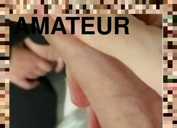 AMATEUR. Elle suce la bite de son collègue de travail et avale son sperme !