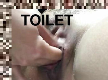 Masturbation au toilette