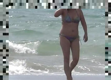 Mature beauty on the beach she shows off, enjoys the sea and masturbates before getting fucked by he