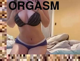 COLLEGE GIRL WITH PERFECT BODY TOUCHES HERSELF TO BODY SHAKING ORGASM