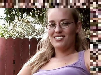 An amateur girl with glasses gives up the pussy outdoors