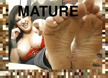 Shrunken Foot Slave For Giantess Goddess