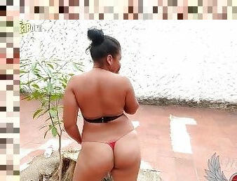 buntut, pelancapan, di-luar, amateur, buatan-sendiri, orang-latina, merangsang-dengan-tangan, punggung-butt, solo, kebun