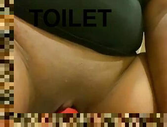 Fat pussy pecan squirts over toilet to rose ???? toy
