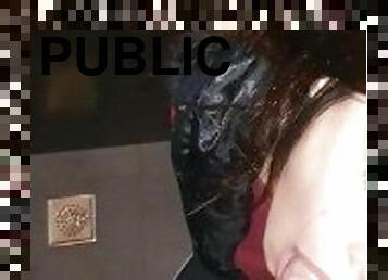 Sucking my boyfriend dick in the pub