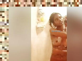 Today Exclusive- Cute Tamil Girl Bathing