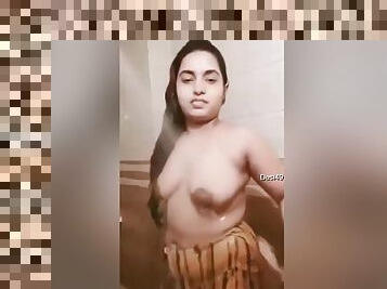 Today Exclusive- Sexy Bangla Girl Bathing