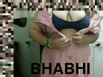 Naughty Bhabhi Seducing Her Neighbor For Having Sex
