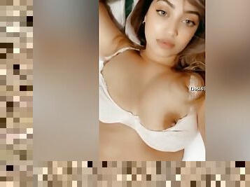 Today Exclusive- Sexy Paki Girl Showing Her Boobs