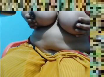 Huge Boobs - Hot Bbw Aunty Showing