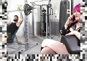 This tranny gym scene is so silly but hot as fuck!