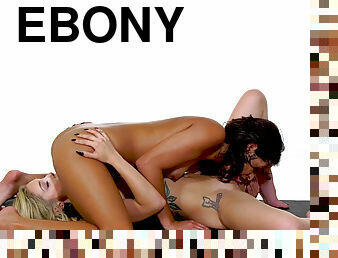 Ebony Vienna Black and Coach Kali Roses have lesbian sex
