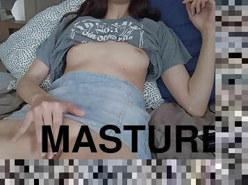 BORED TEEN MASTURBATES