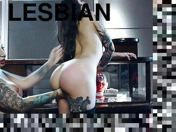 Tattooed Lesbian Plays With Pussy Of Her Booty Sexmate