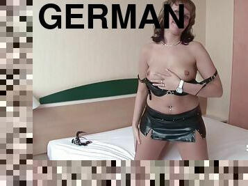 Sexy german MILF Geile Mutti wird in privaten SexTape gefickt und besamt