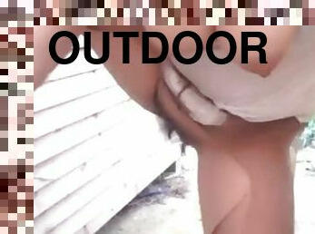 Live outdoor couples