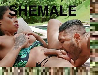 Bianca Meirelles Poolside Sex - Shemale Porn