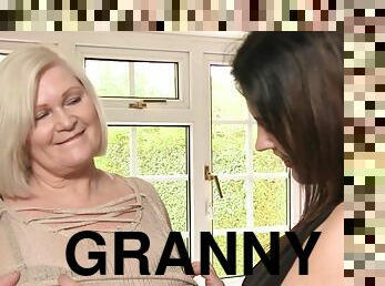 isot-tissit, masturbaatio, kypsä, isoäiti-granny, lesbo-lesbian, milf, lelu, sormettaminen, britti, oraali