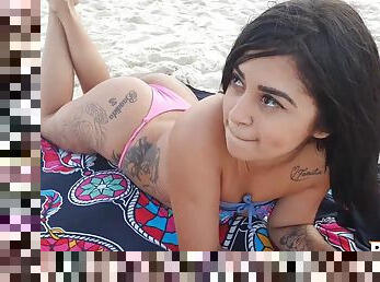 Hot girl picked up on beach and fucked