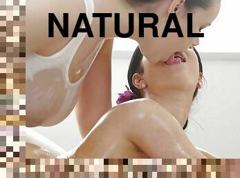 UK Babe Plays With Big Natural Boobs 1 - Massage Rooms