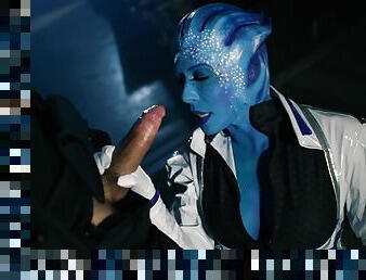Strong Erik Everhard catches blue alien babe and fucks her