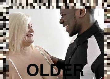 Older mature blonde desires hard interracial fuck in order to get pregnant one last time