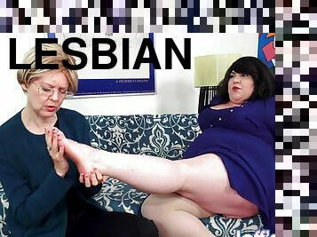 Fat Lesbian Bella Bendz Gets Strapon Anal by British Granny Jamie Foster