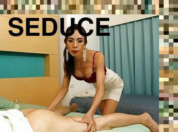 Horny transsexual masseur Vicky does her work and slowly seduces her customer.