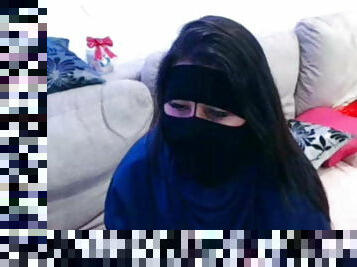Chubby MILF in hijab masturbates on webcam
