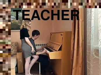 The piano teacher seduced the student