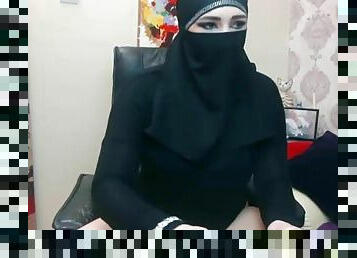 Egyptian muslim with big tits on webcam